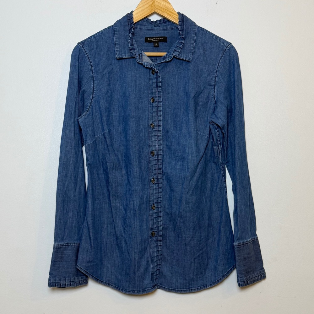 Banana Republic Riley Shirt Blue Chambray Ruffle Trim Button Down Womens 10